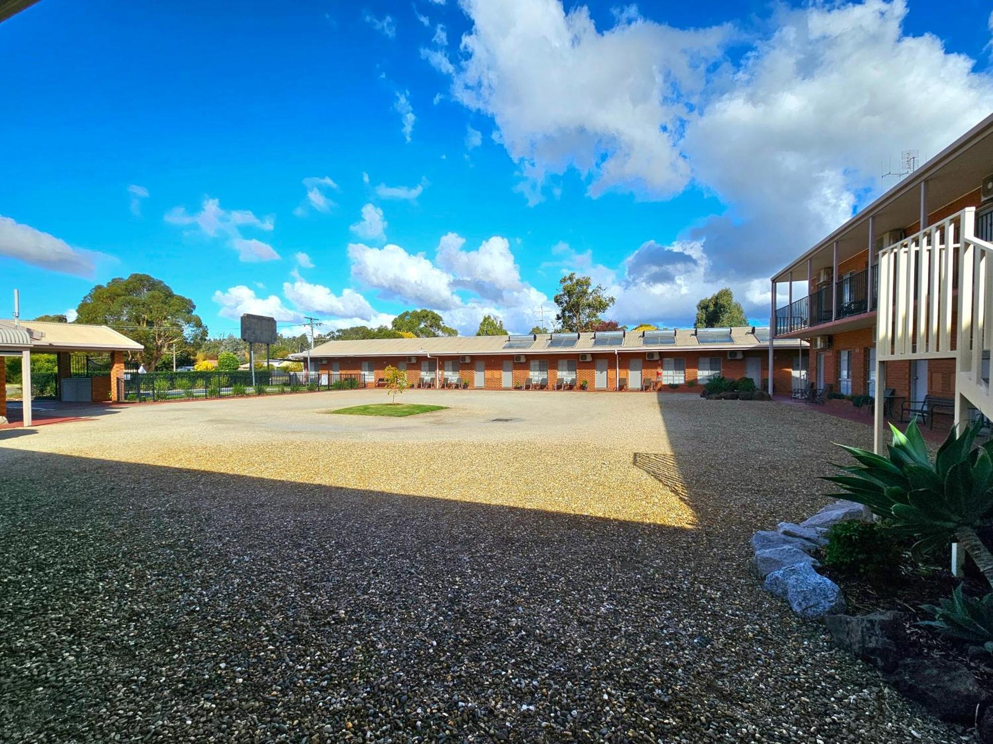 Bridge Motor Inn Tocumwal Extérieur photo