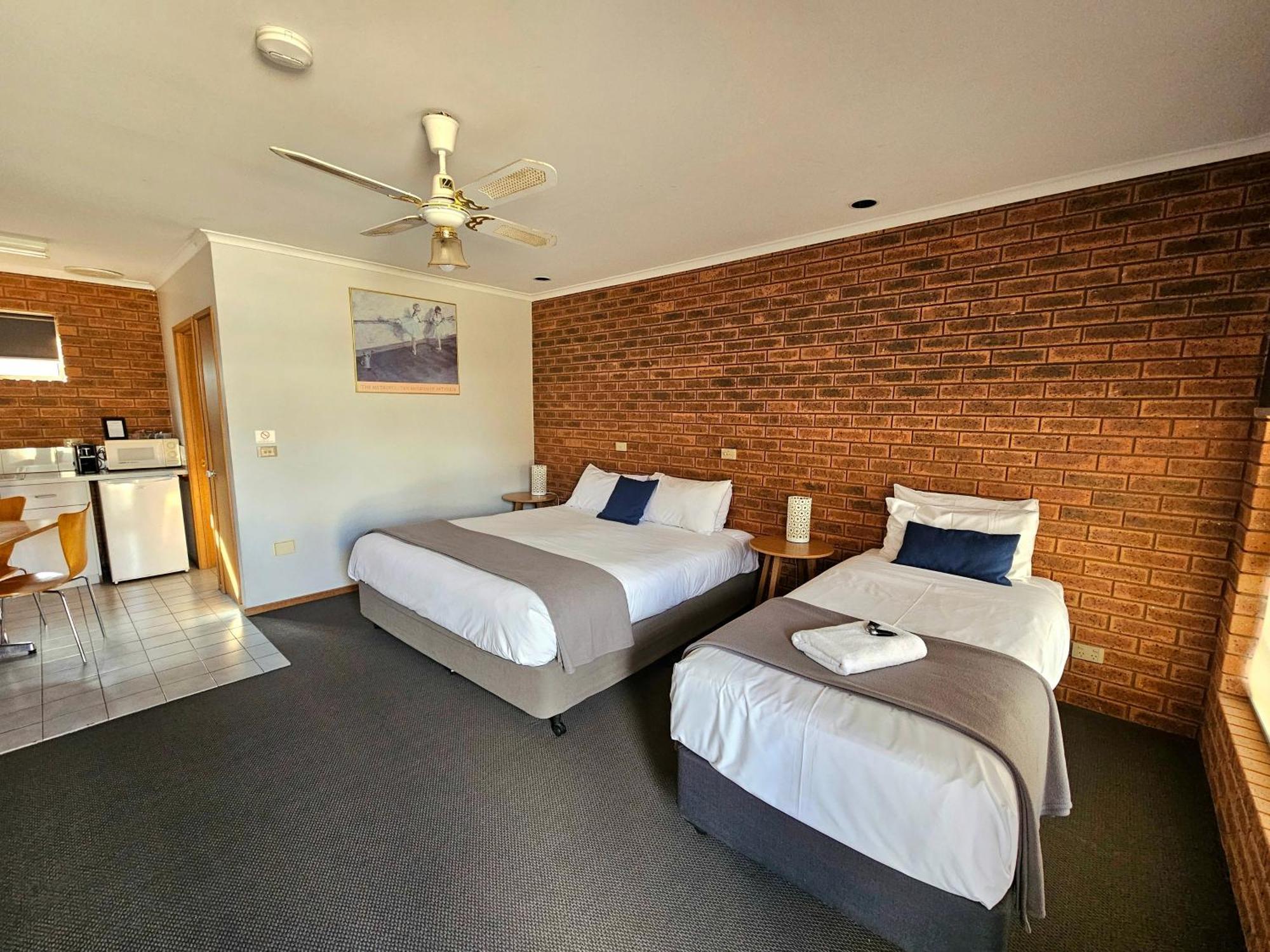 Bridge Motor Inn Tocumwal Extérieur photo